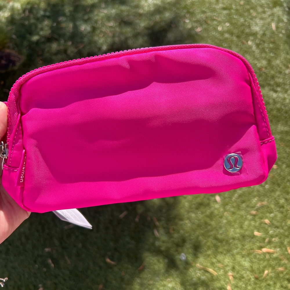 New lululemon belt bag with tags